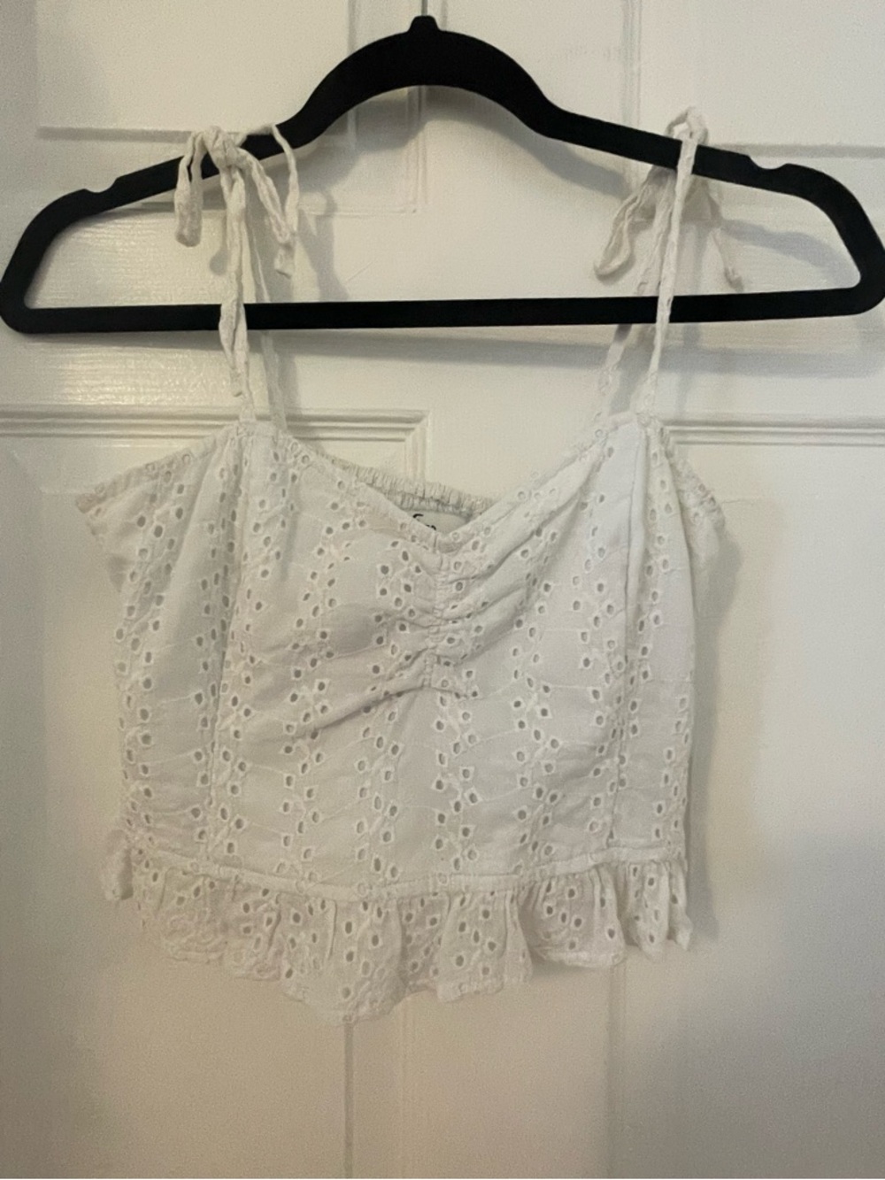 Hollister White Eyelet Tie-Shoulder Cropped Camisole